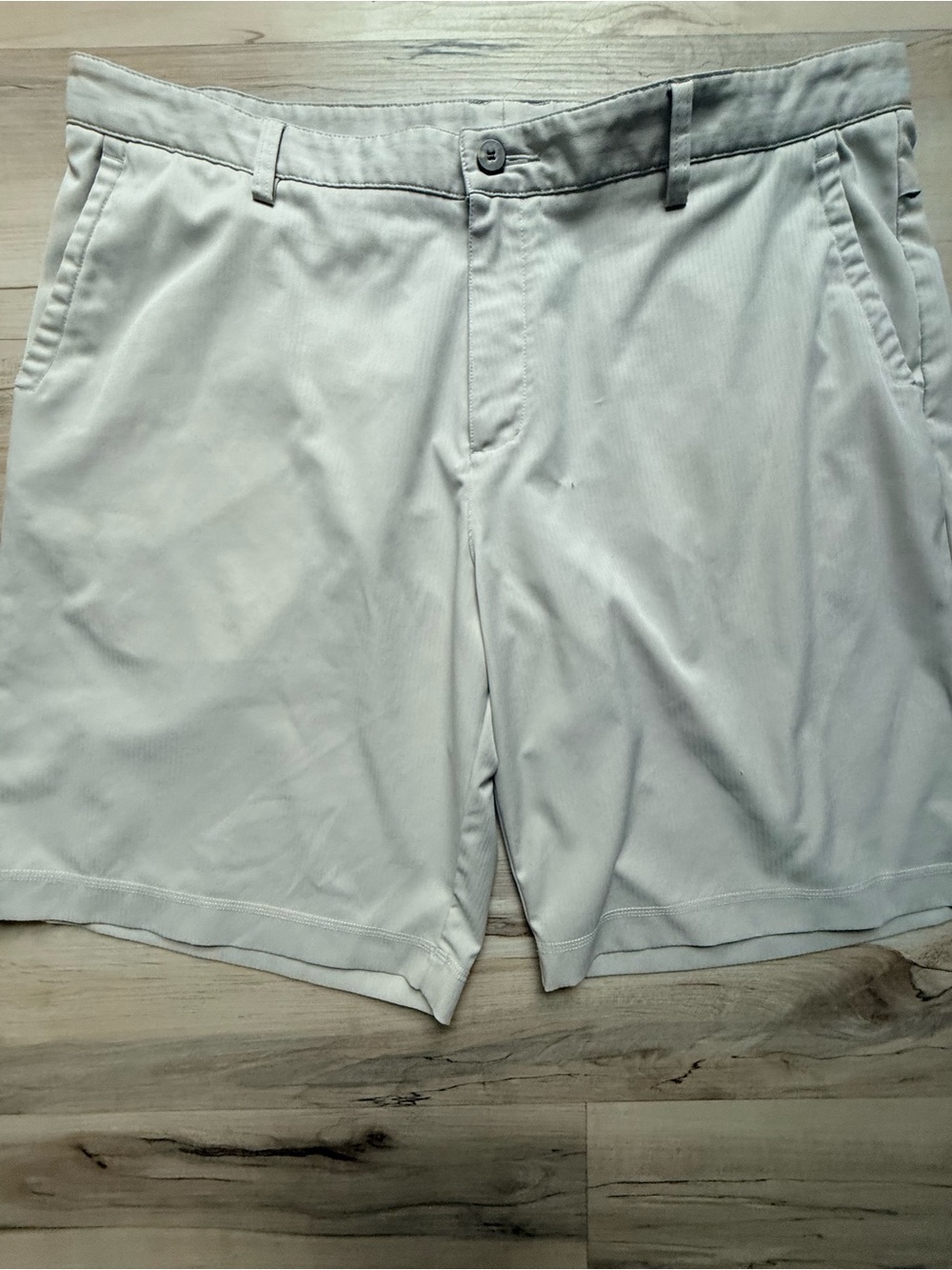 ADIDAS ClimaCool Men’s Khaki Beige Chino Shorts Size 40 Polyester Zip 3-Stripes